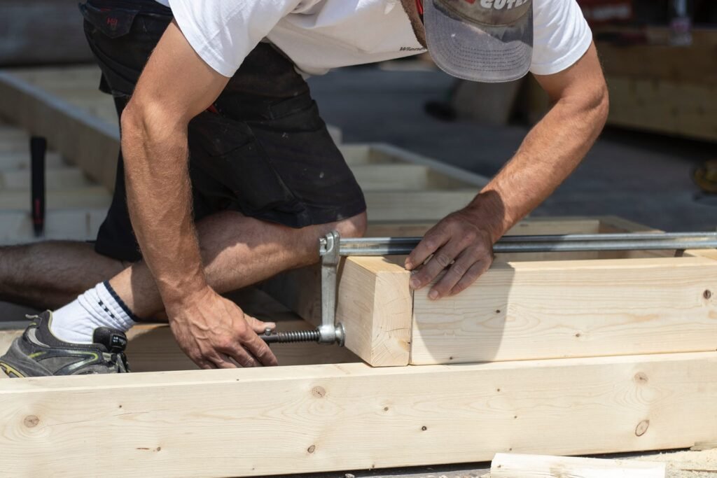 Pose structure en bois d'une extension
