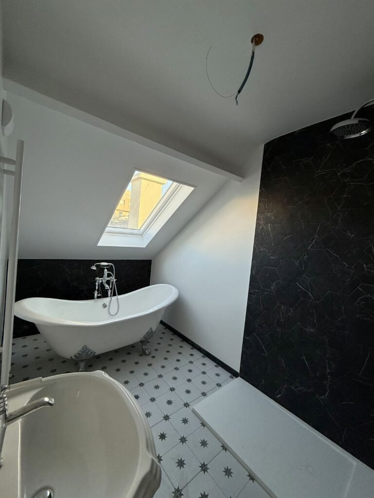 Aménagement d'une salle de bain avec finitions Hauts de Gamme par Eko Construction